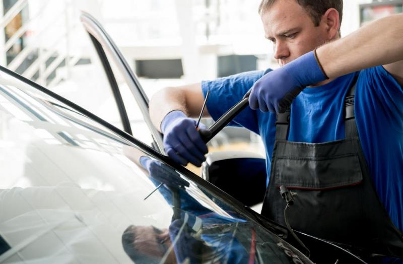 Le vitrage automobile : comment garantir s&eacute;curit&eacute; et clart&eacute; ?
