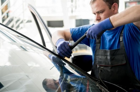 Le vitrage automobile : comment garantir s&eacute;curit&eacute; et clart&eacute; ?